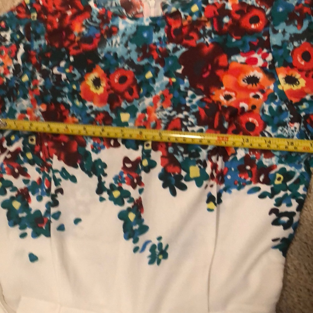 So unique! White jumpsuit with floral detail! Bnwt - Picture 7 of 9